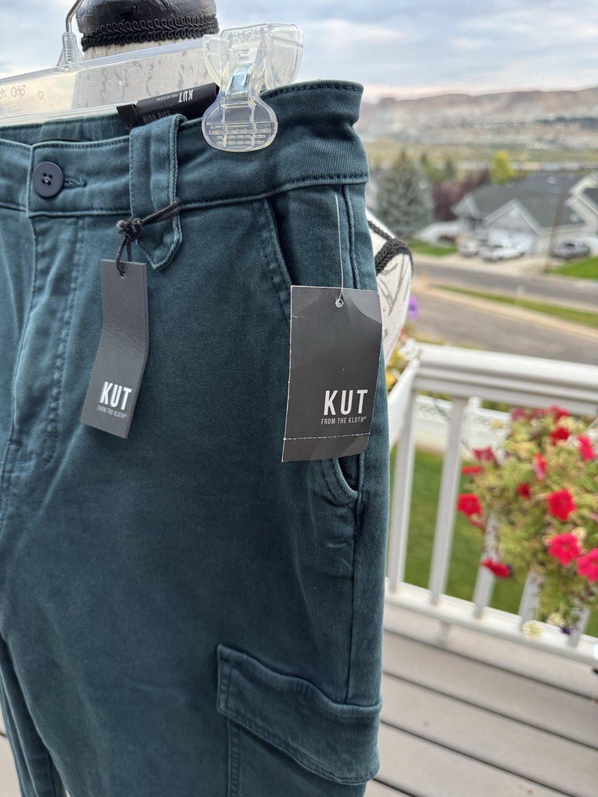 KUT FROM THE CLOTH, SZ 8, PINE GREEN PANTS, CROP LENGTH, EXCELLENT NEW W/TAGS A+