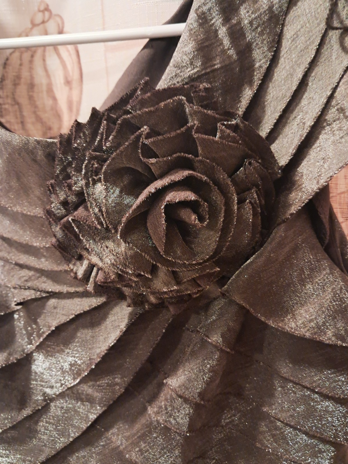London Times Brown Satin Sheath Dress Scoop Neck Sleeveless Ruffle Flower 8