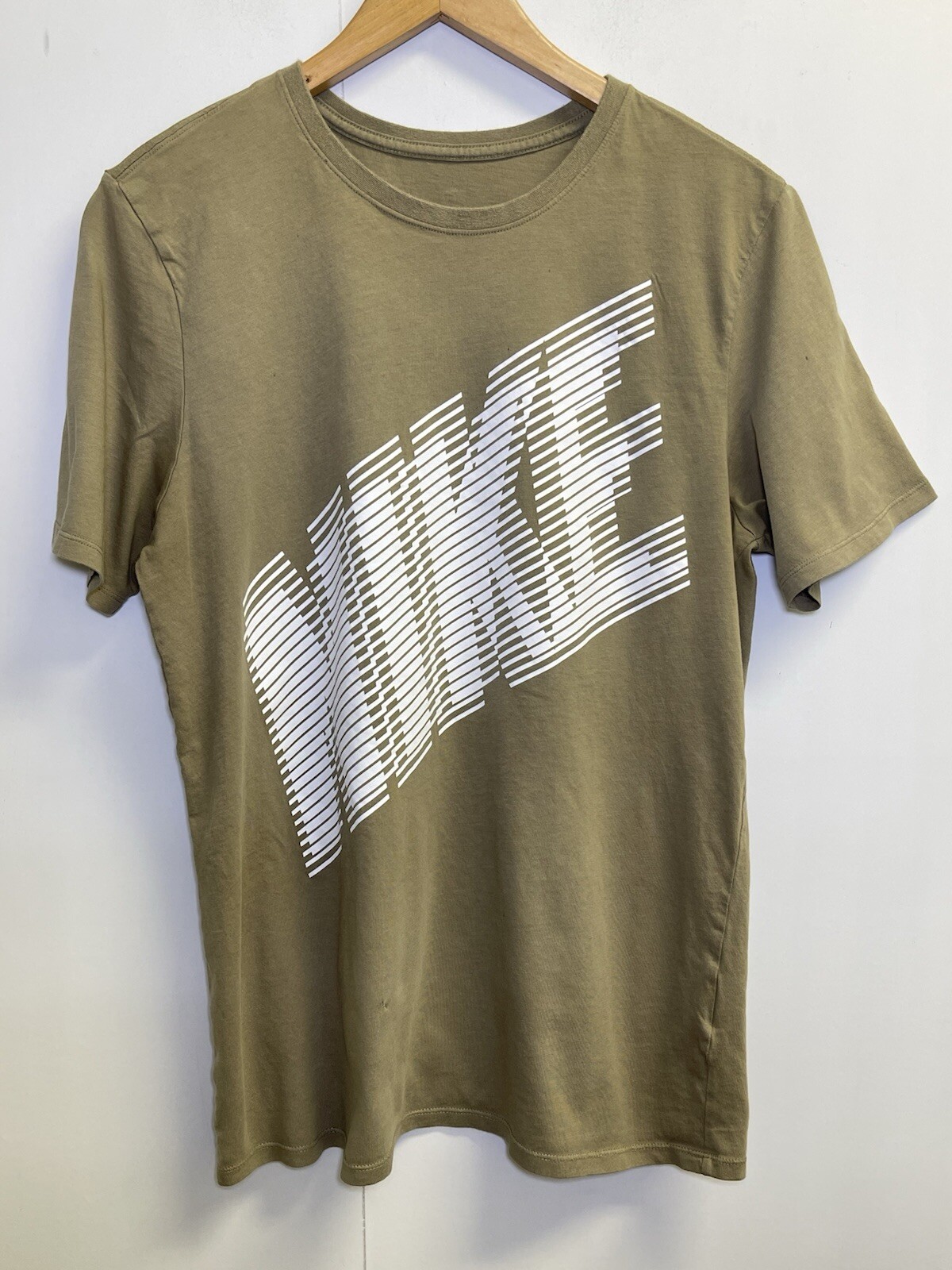 Nike Men’s Size M Sportswear T-Shirt Active Short Sleeve Graphic Tee
