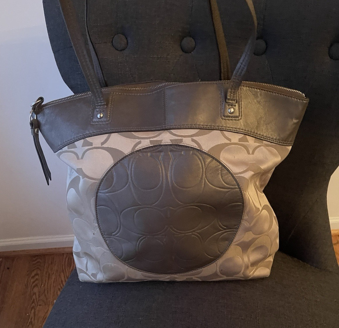 Authentic Coach F18335 Laura Signature Logo Large Tote Bag Purse