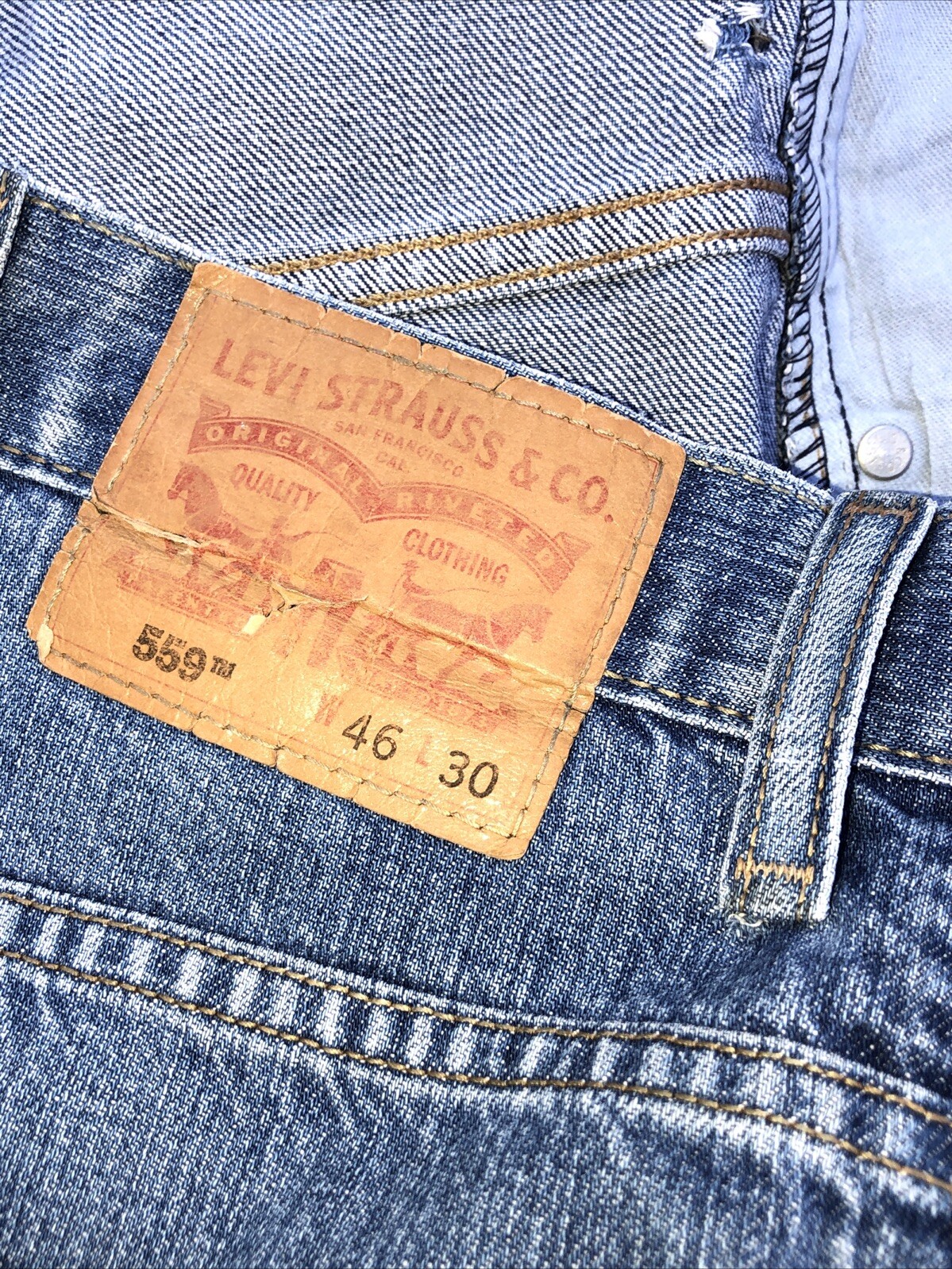 Vintage Levi’s Men’s 559 Relaxed Fit Jeans Med Wash 46 x 30 Cleaners Starch