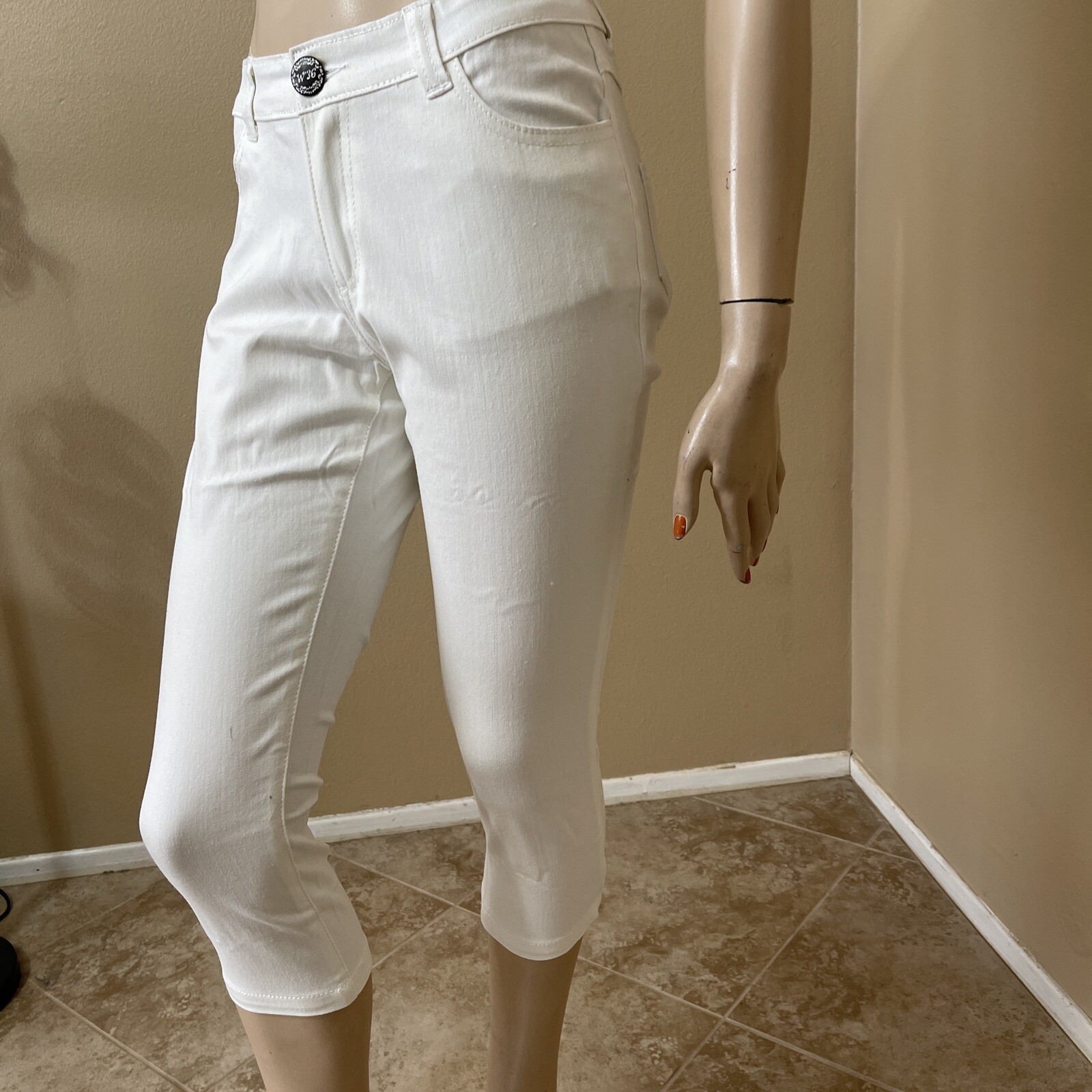 Women’s White Cotton Casual Summer Stretch Slim Button Zipper Size 1 Capri Pants