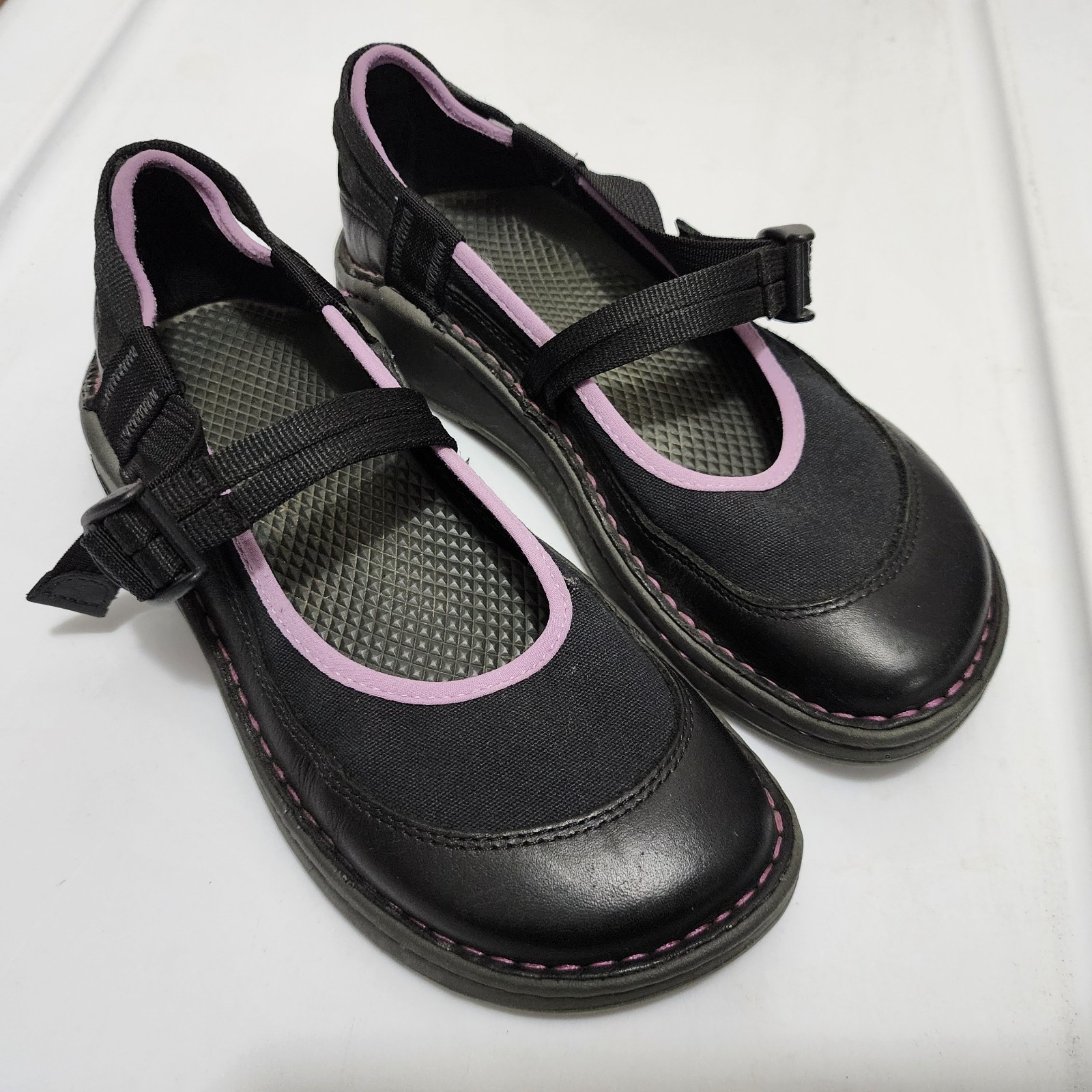 Chaco Loyalist Ecotread Mary Jane shoes Black Leather Purple accents Womens 7