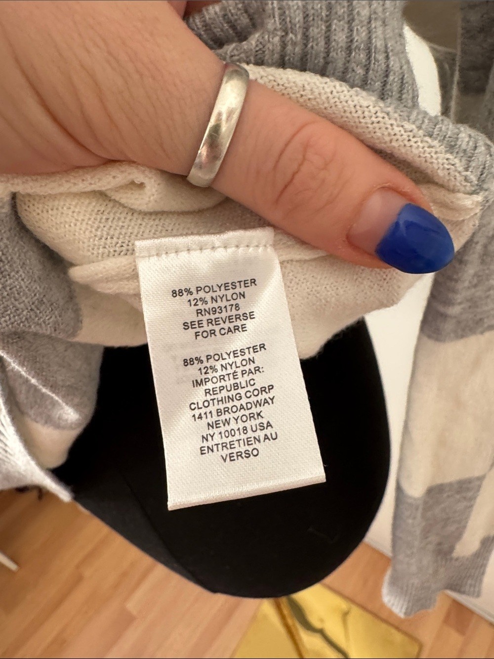 T Tahari Gray & White Checkerboard Crewneck Sweater