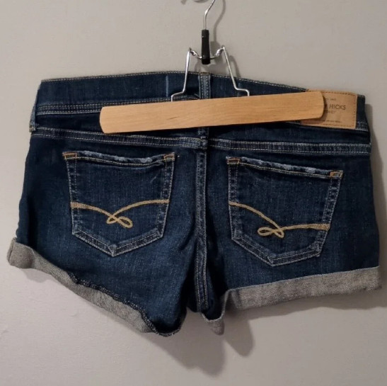 Gilly Hicks Vintage Dark Blue Rolled Hem Denim Shorts 26 2
