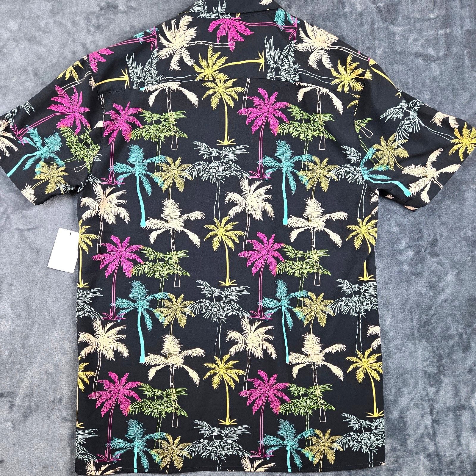 Good Vibes Mens Size Medium Poly/Spandex Blend Short Sleeve Hawaiian Button Up