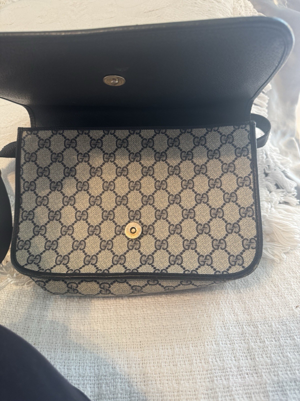 Gucci GG Supreme Monogram Beige/Black Medium Crossbody w/ Detachable Strap