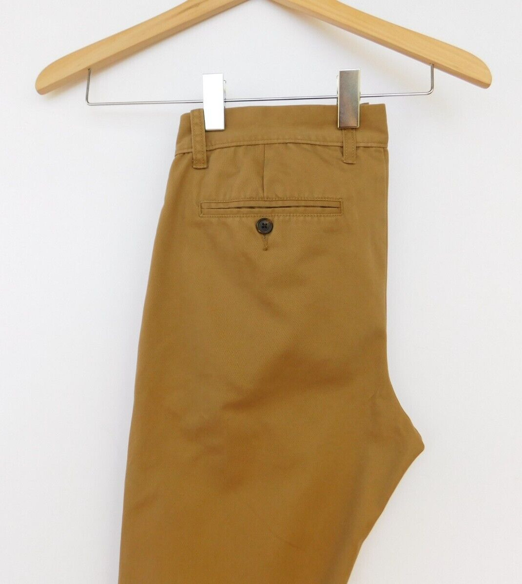 GAP Men Khaki Pants Size 31/32 Brown Classic Taper Wrinkle Resistant