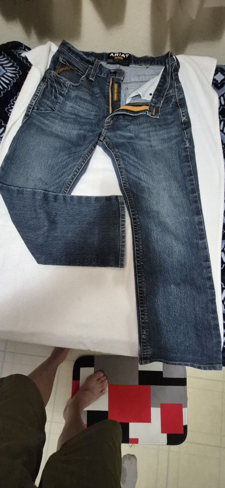 Ariat Men’s Medium Wash Blue Denim Straight Leg Jeans Regular Fit Size 32