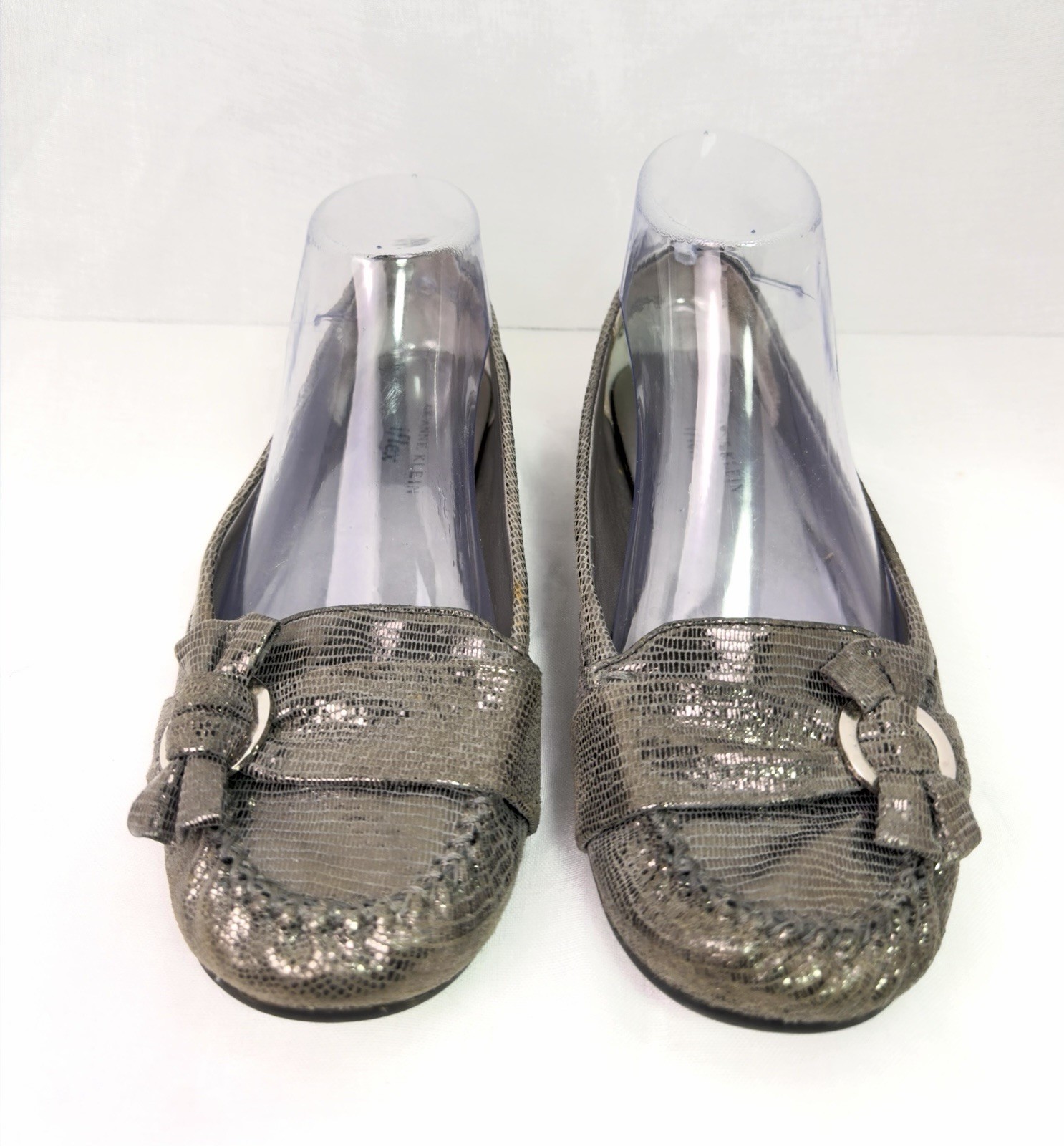 AK Anne Klein Kismet Flats Womens 8M Taupe Metallic Loafer Bow Comfort Slvr/gld