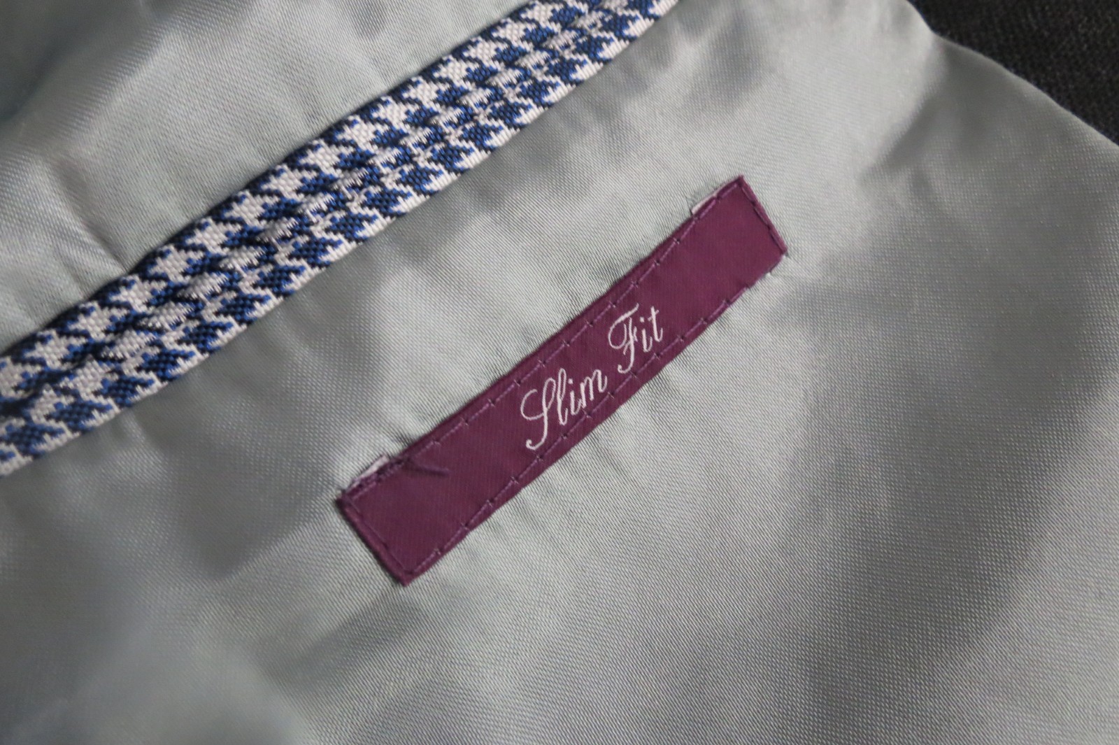 Charles Tyrwhitt Yorkshire Worsted woven in England Halfcanvas slimfit suit 42 R
