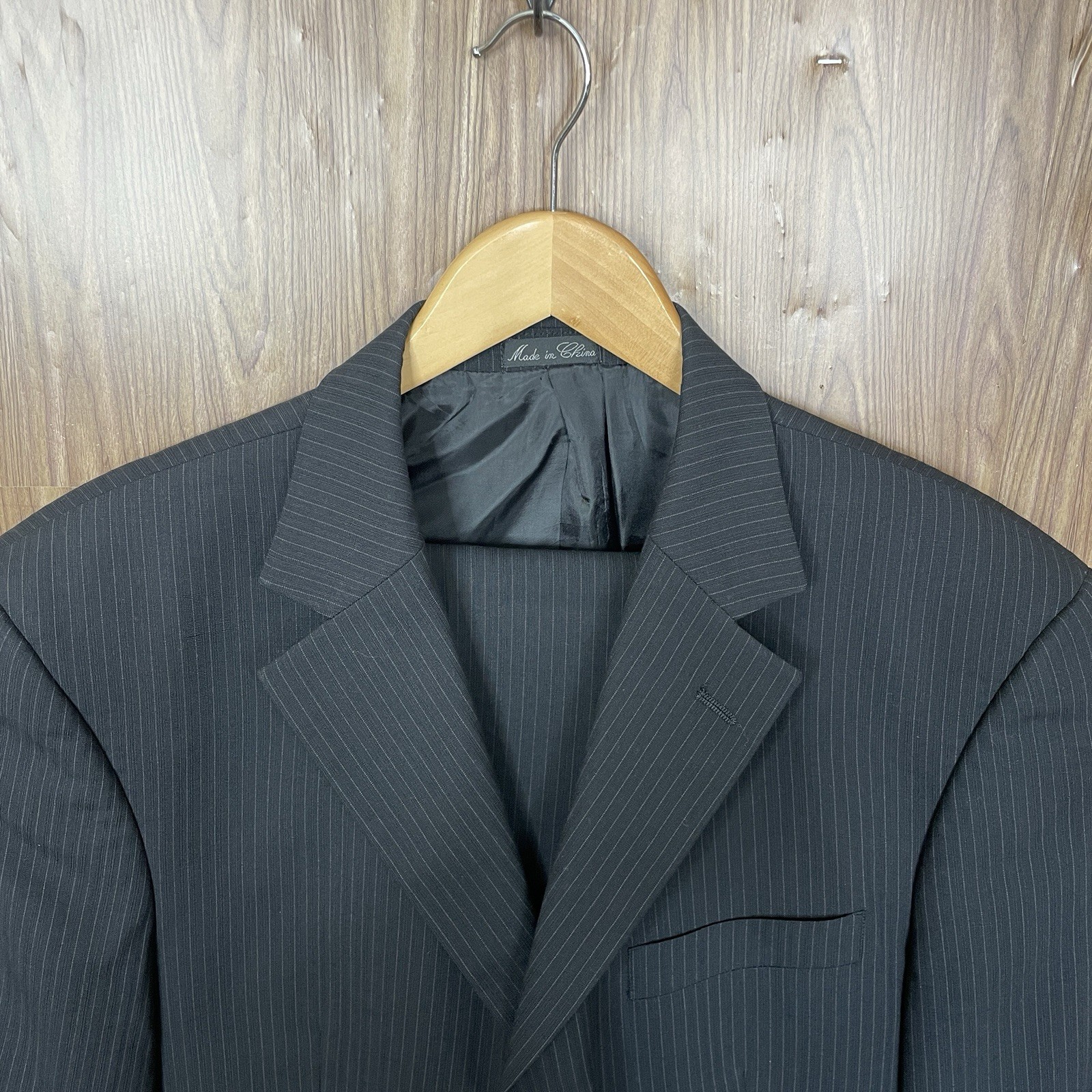 Lineage 2 Piece Suit Mens 44R 36×29 Black Gray Striped Super Fine Wool Polyester