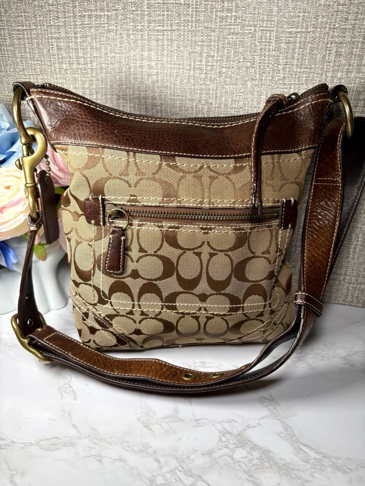 Coach Signature Logo Canvas Beige/Brown Crescent Shoulder Bag Zip Gold Hardware