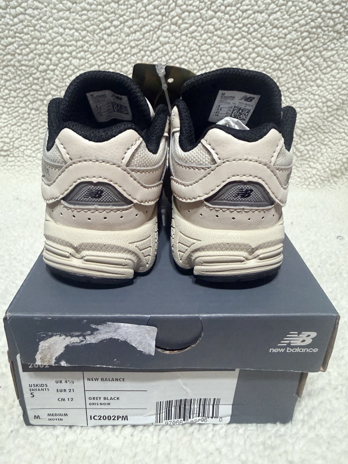 New Balance 2002R Unisex Kids Athletic Sneakers US 5 M Gray/Black IC2002PM