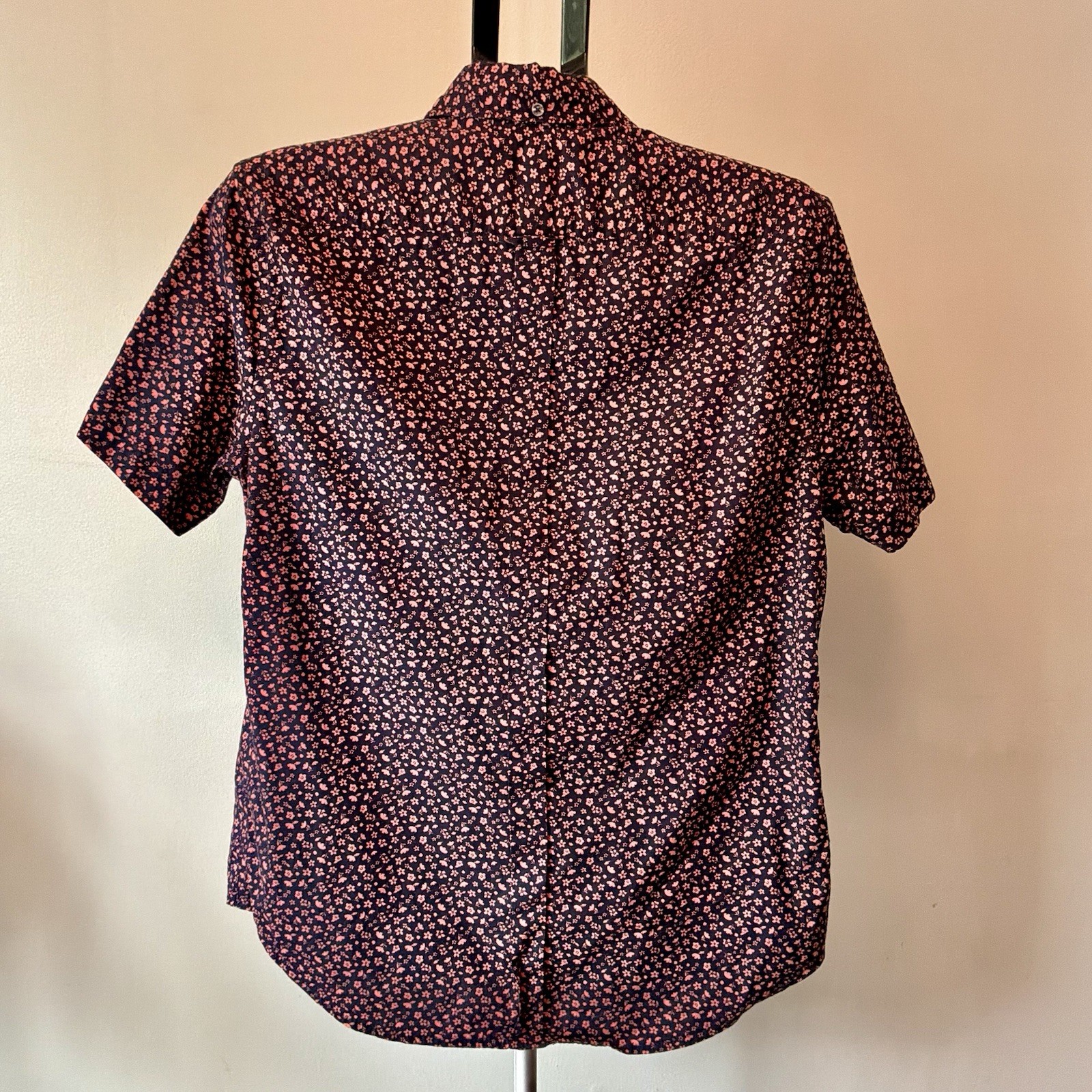 Ben Sherman Men M Short Sleeve Button Down Black Multicolor Floral Print EUC