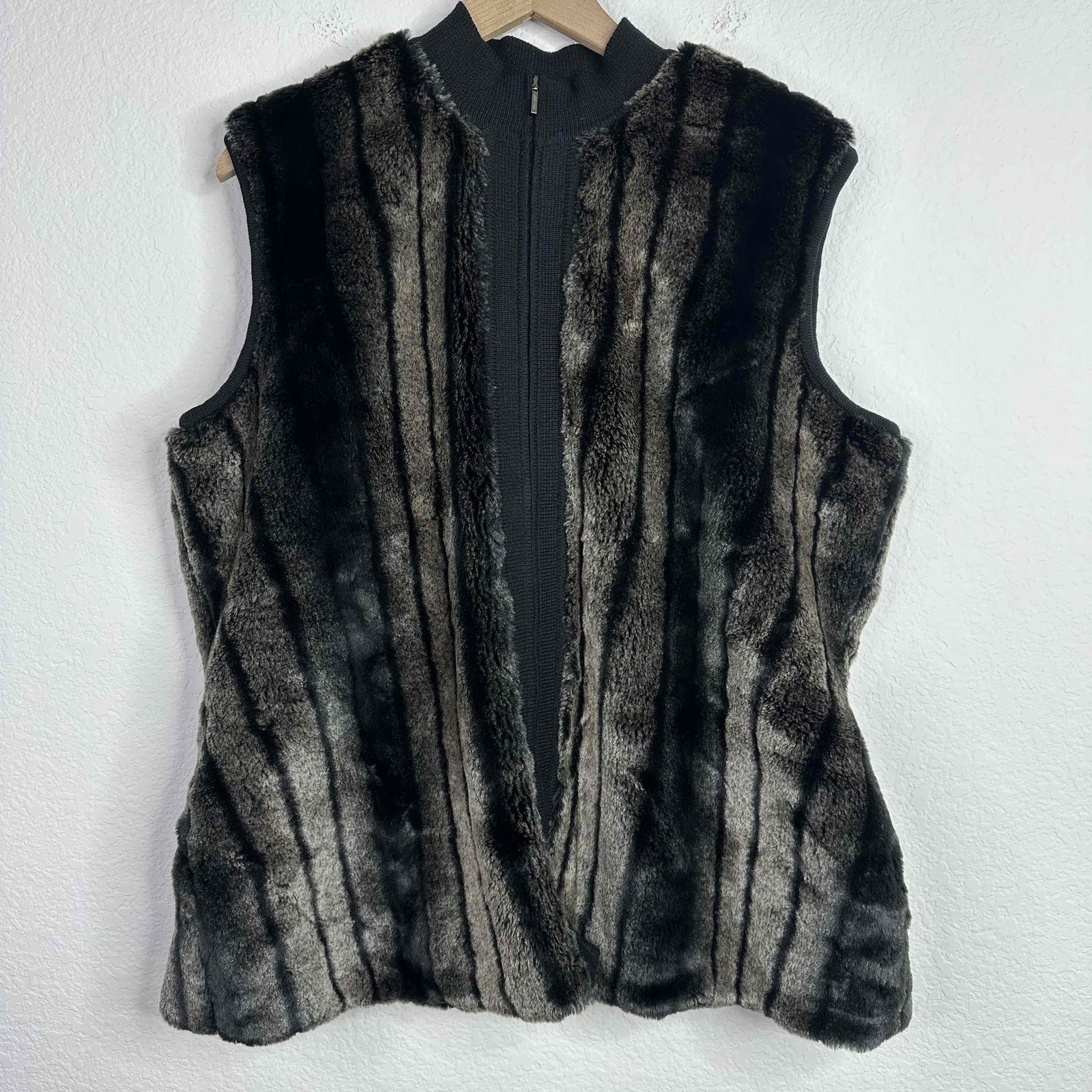 Ming Wang Vest L Faux Fur Zip Sleeveless Cabin Luxury Mobwife Old Money Outdoor