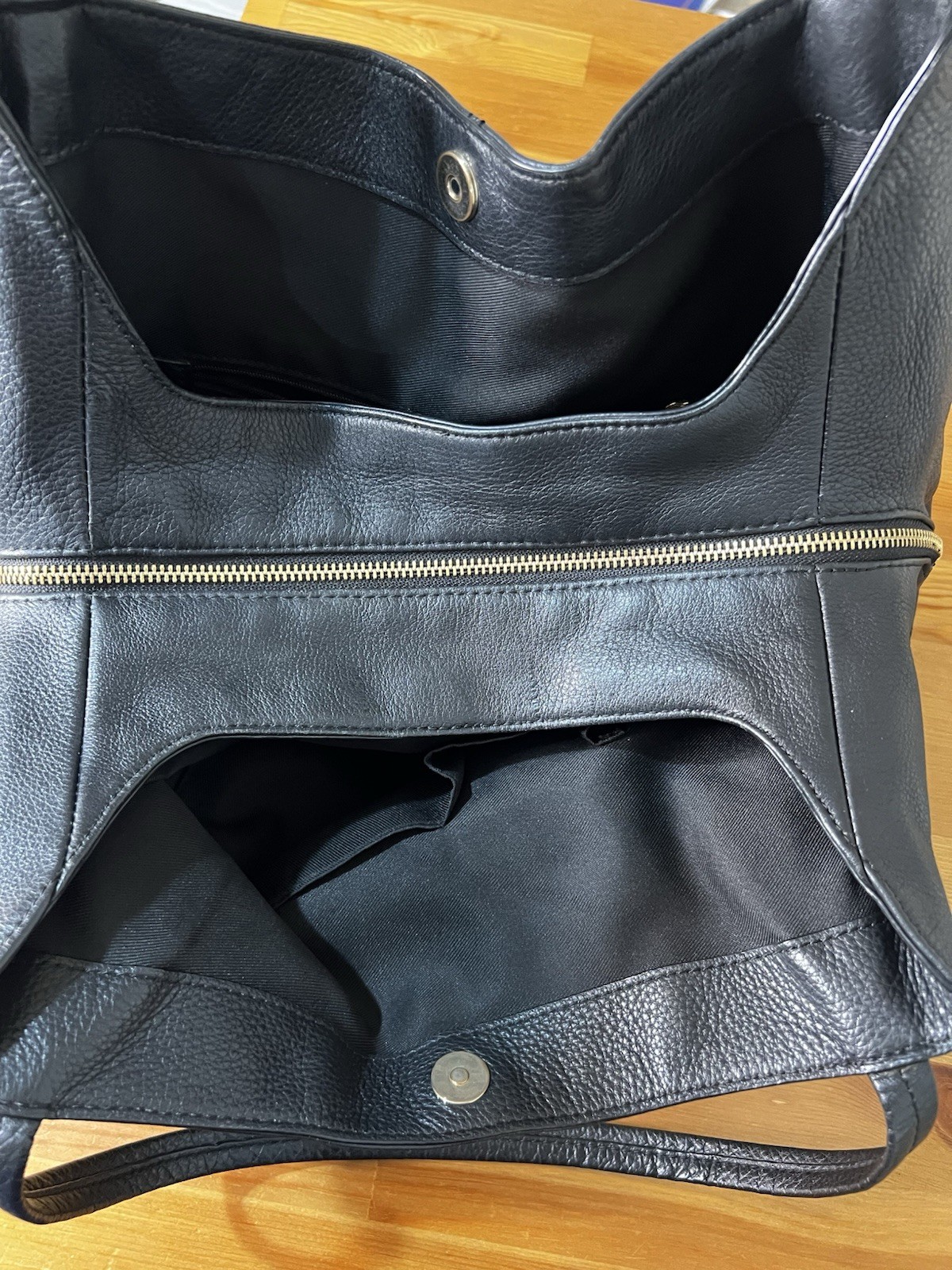 Vince Camuto 100% Genuine Leather Pebbled Shoulder Bag with Modular Pockets.