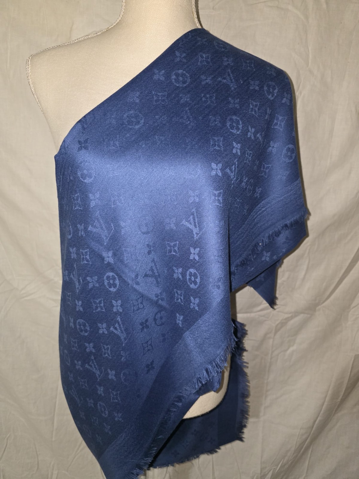 100% Authentic Louis Vuitton Scarf Shawl Stole 60%Silk 40%Wool RoylBlue PreOwned
