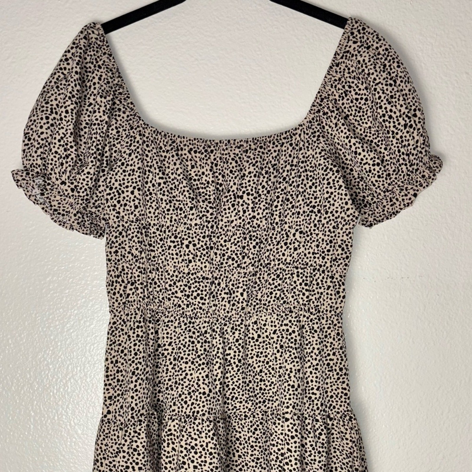 Hesperus mini tiered dress square neck short sleeves Woman’s small tan, black
