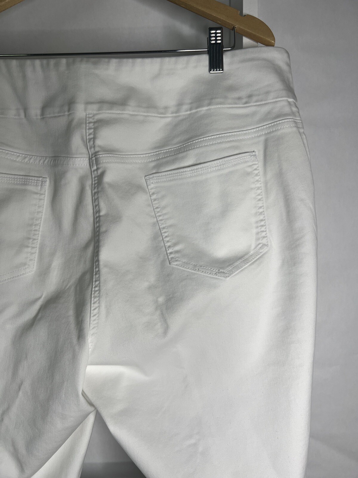 Westbound Crop Pants Woman 20W White Stretch Pockets 21 in Inseam Med Wt Fabric