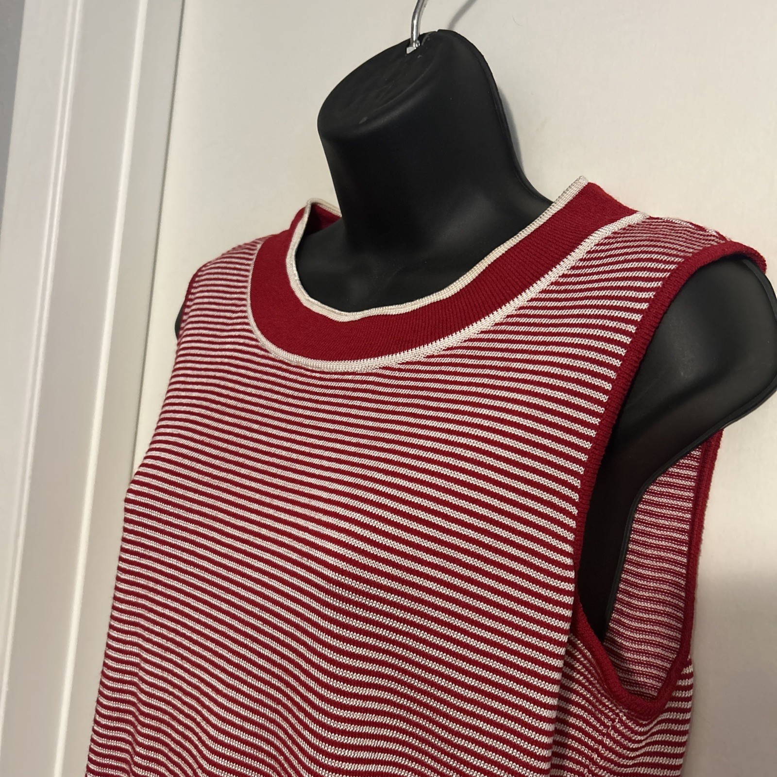 St.John Red White Striped Sleeveless Knit Top Mock Neck Rayon Wool blend Size M
