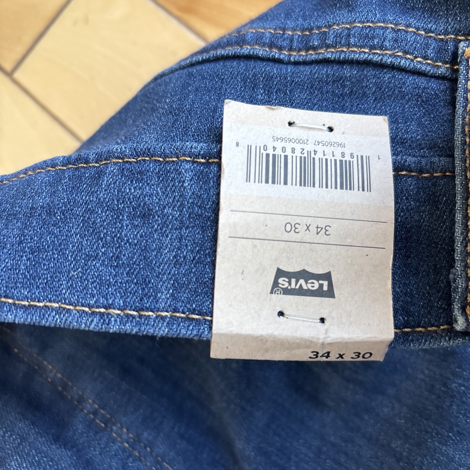 NWT Levi’s 311 Shaping Skinny Jeans Women’s Size 34Wx30L Dark Wash Distressed