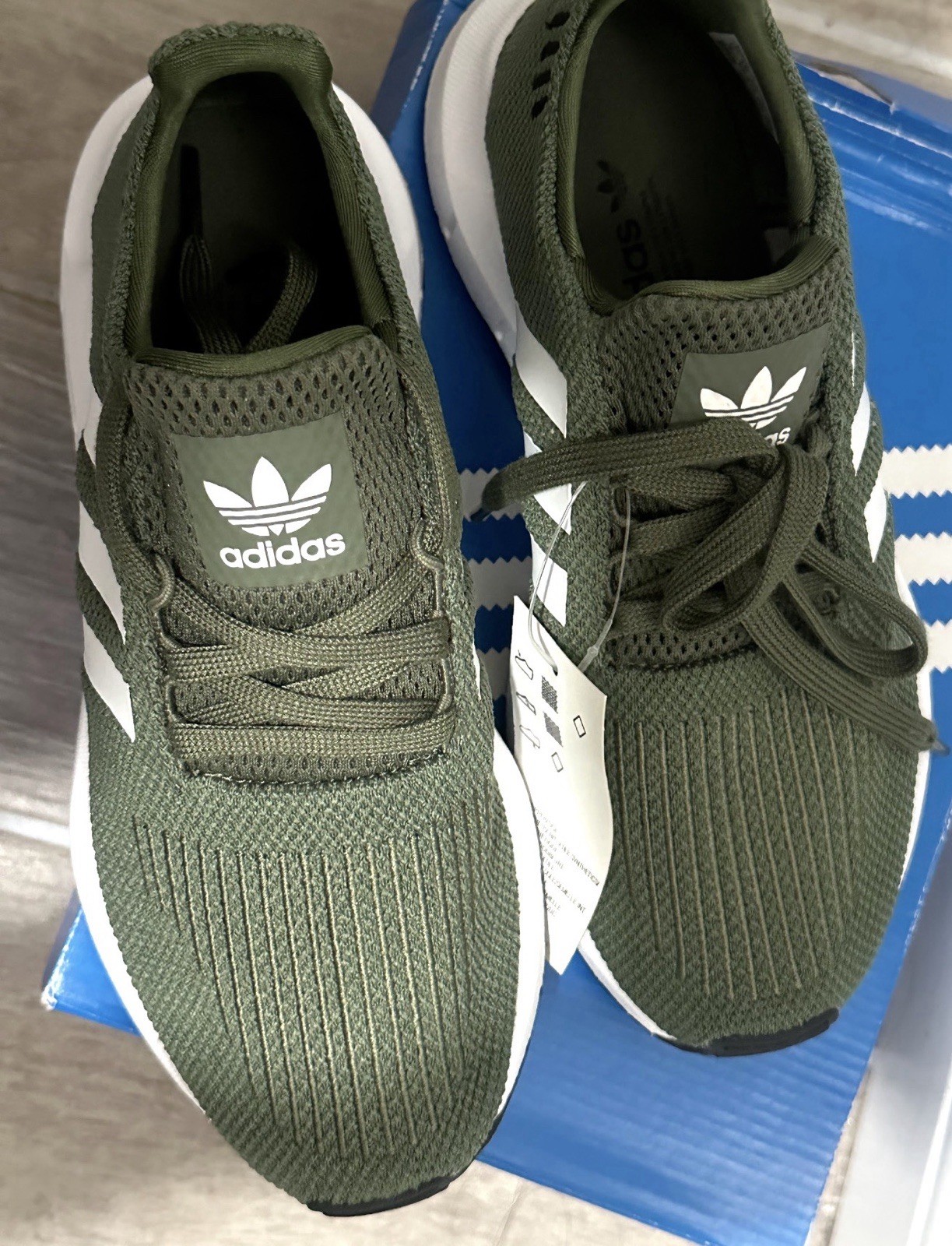 adidas women’s Green/White Low Top Lace-Up Athletic Sneakers US 6 EU 37 1/3