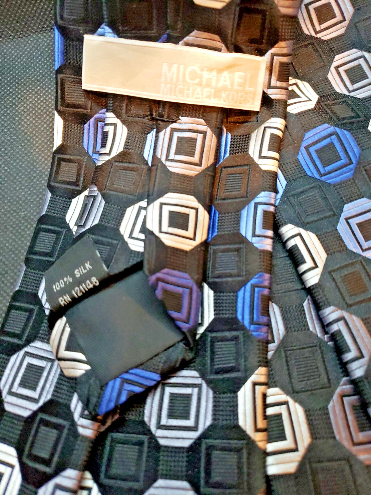 Michael Kors Silk Neck Tie Geometric Pattern Blue Black Classic 57″-60″ New Sexy