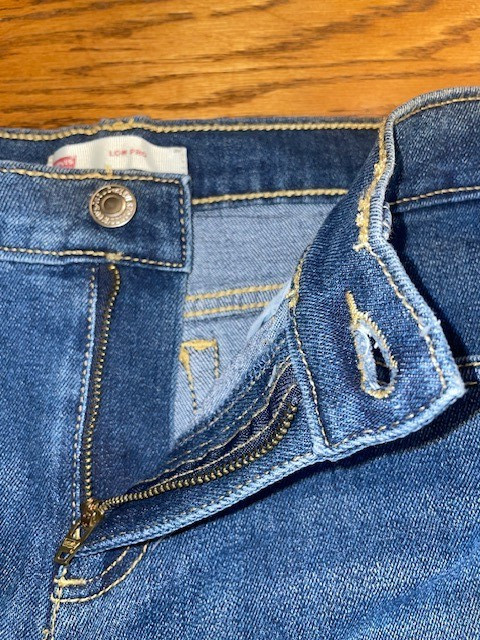 Levi’s Low Pro Straight Blue Denim Jeans – Women’s Size 12 Reg (W28 X L28) – New