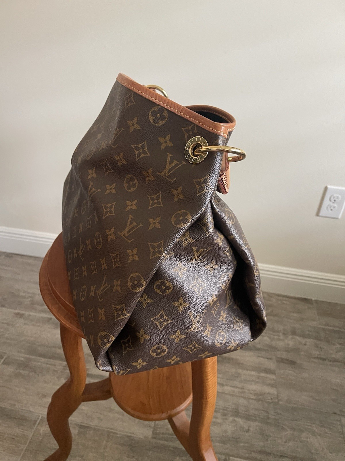 Louis Vuitton Artsy MM