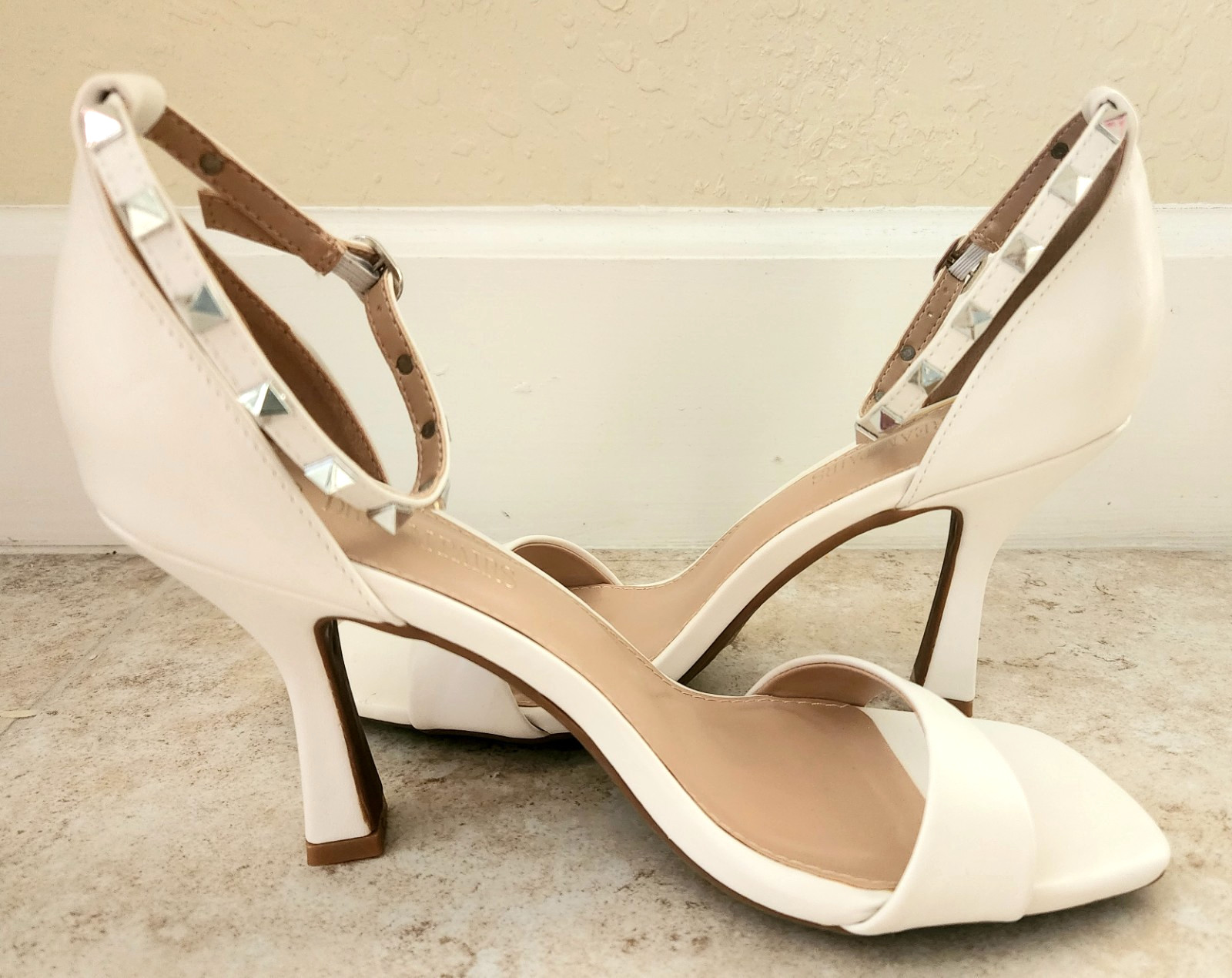 NEW White Studded Ankle Strap Heel Sandals 8.5 NEW Dream Pairs