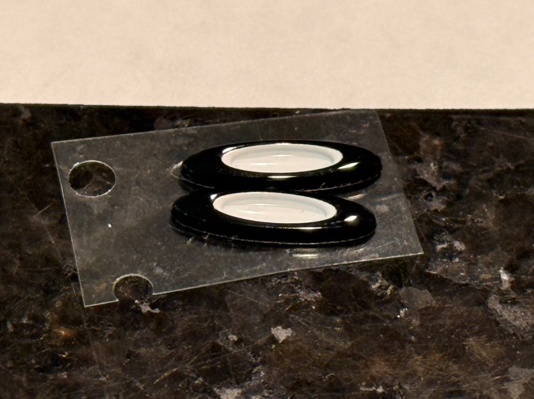 NEW OAKLEY REPLACEMENT ICON EMBLEMS Os FOR FLAK ,XLJ AND OTHERS SET OF 2 ICONS