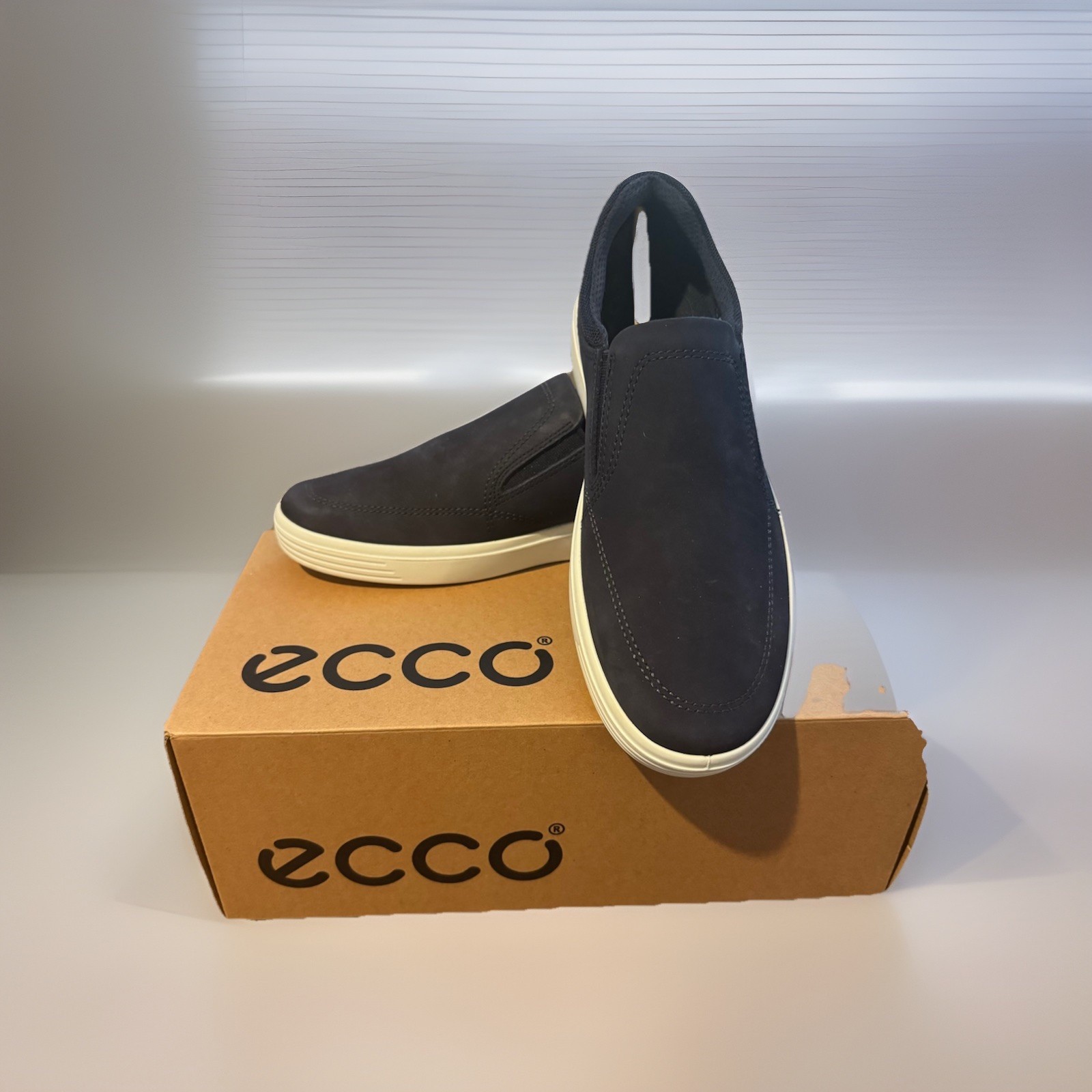 NIB ECCO Classic Sneaker Men’s Size 40 EU (US 6-6.5) Night Sky (Navy Blue)