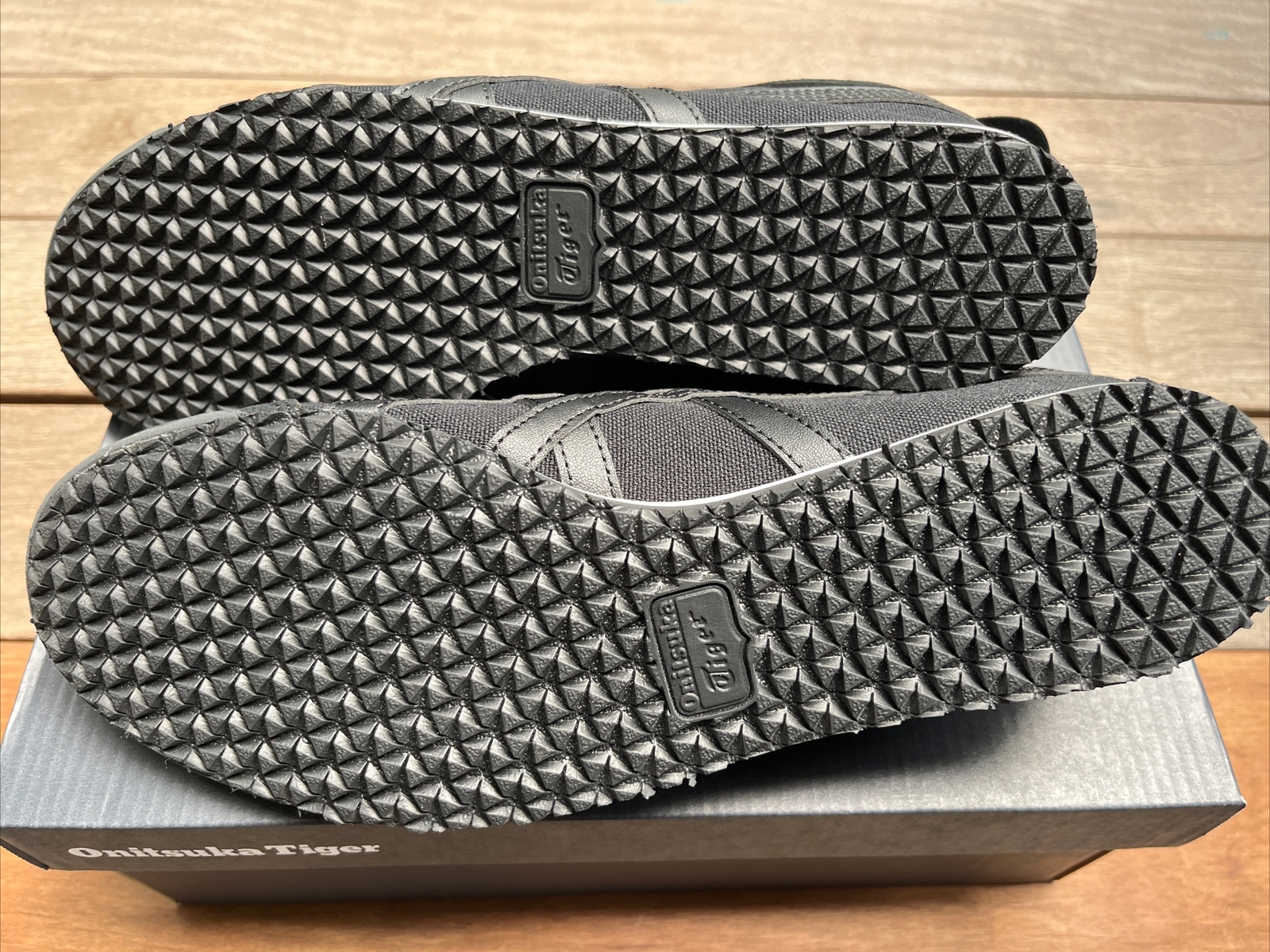 Onitsuka Tiger MEXICO 66 SLIP-ON 1183A360 002 Black/Black Unisex Shoes