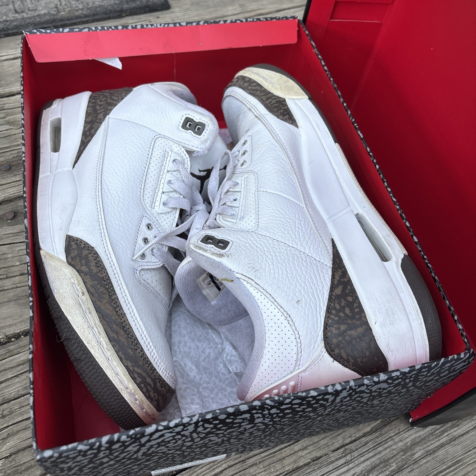 Jordan Air Jordan 3 Retro Mocha 2018 WhiteBrown 136064-122 Size 11.5 in Box USED