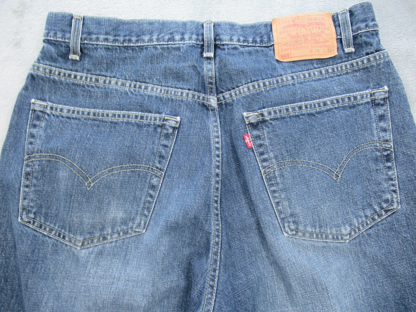 Vtg Levis 505 Jeans Mens 38×32 (Fits 34×31) Straight Leg Blue Fly Zipper
