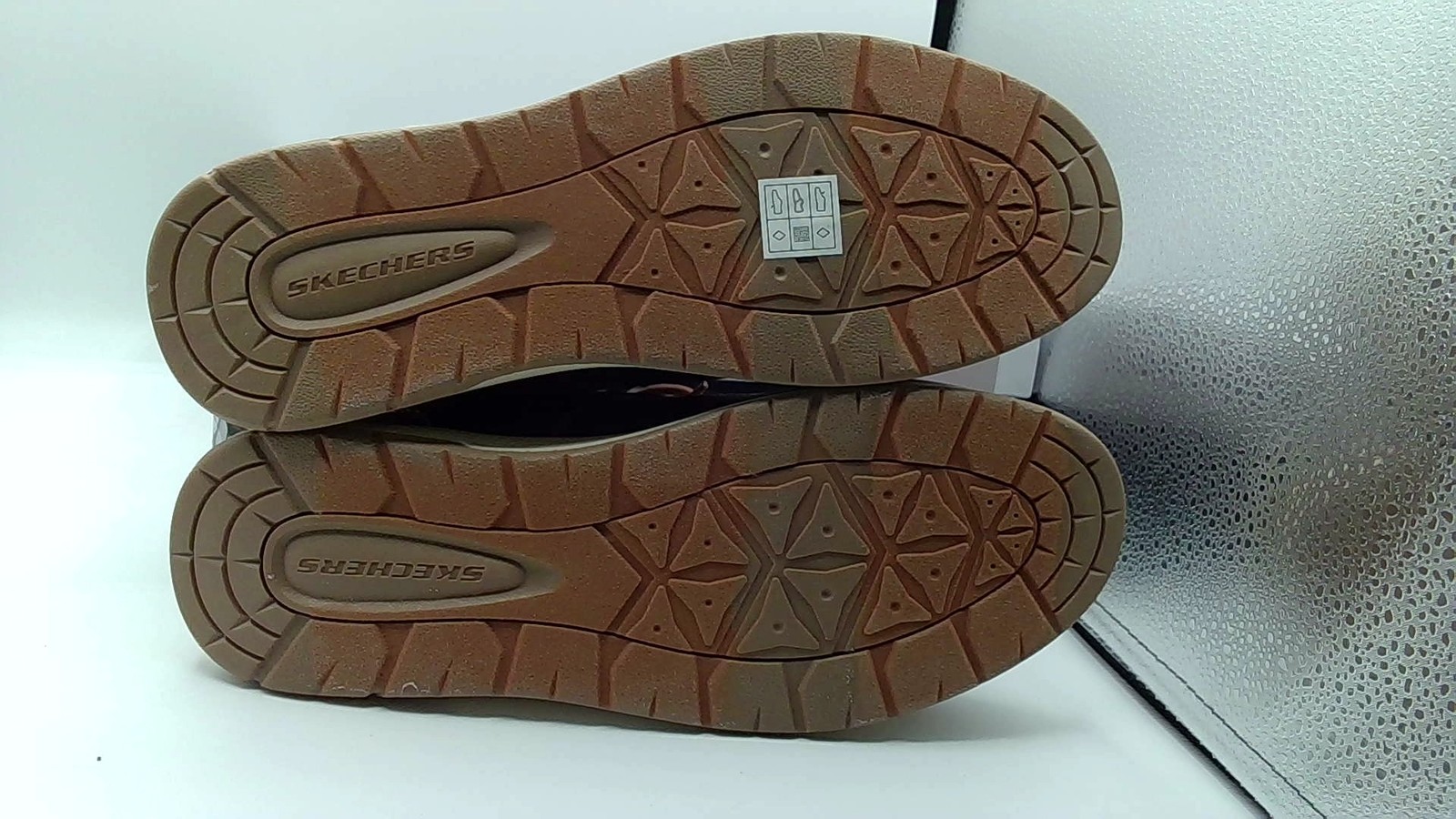 Men’s Skechers Hands Free Swift Fit Size 11 Brown Casual Shoes