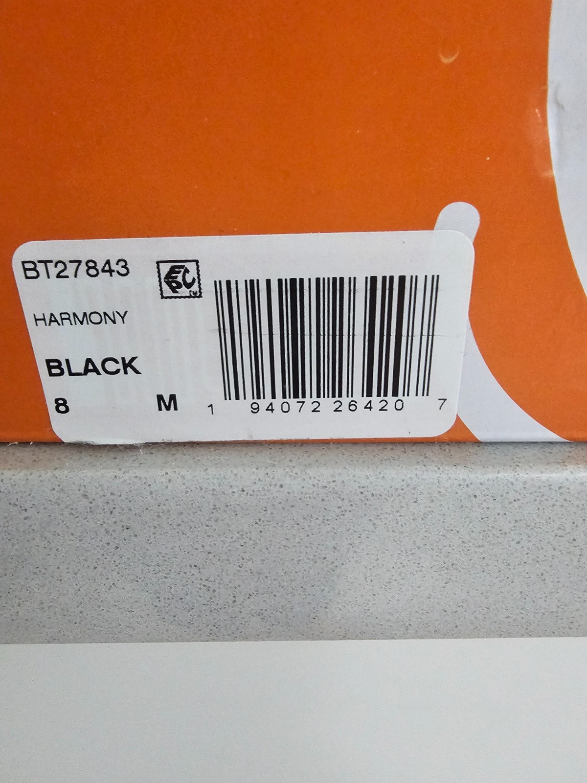 Womens baretraps size 8 black new in box