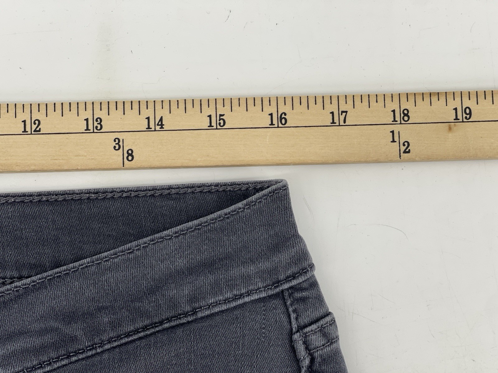 Levis Classic Straight Leg Stretch Jeans Women Size 31 Mid Rise Gray Denim