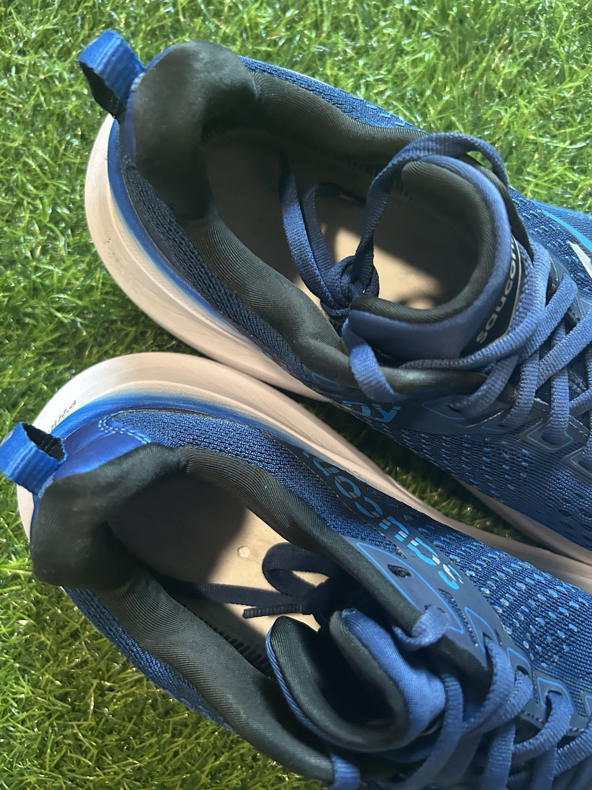 Saucony Guide 17 Blue White Lace Up Low Top Men’s Running Sneakers Mesh Upper