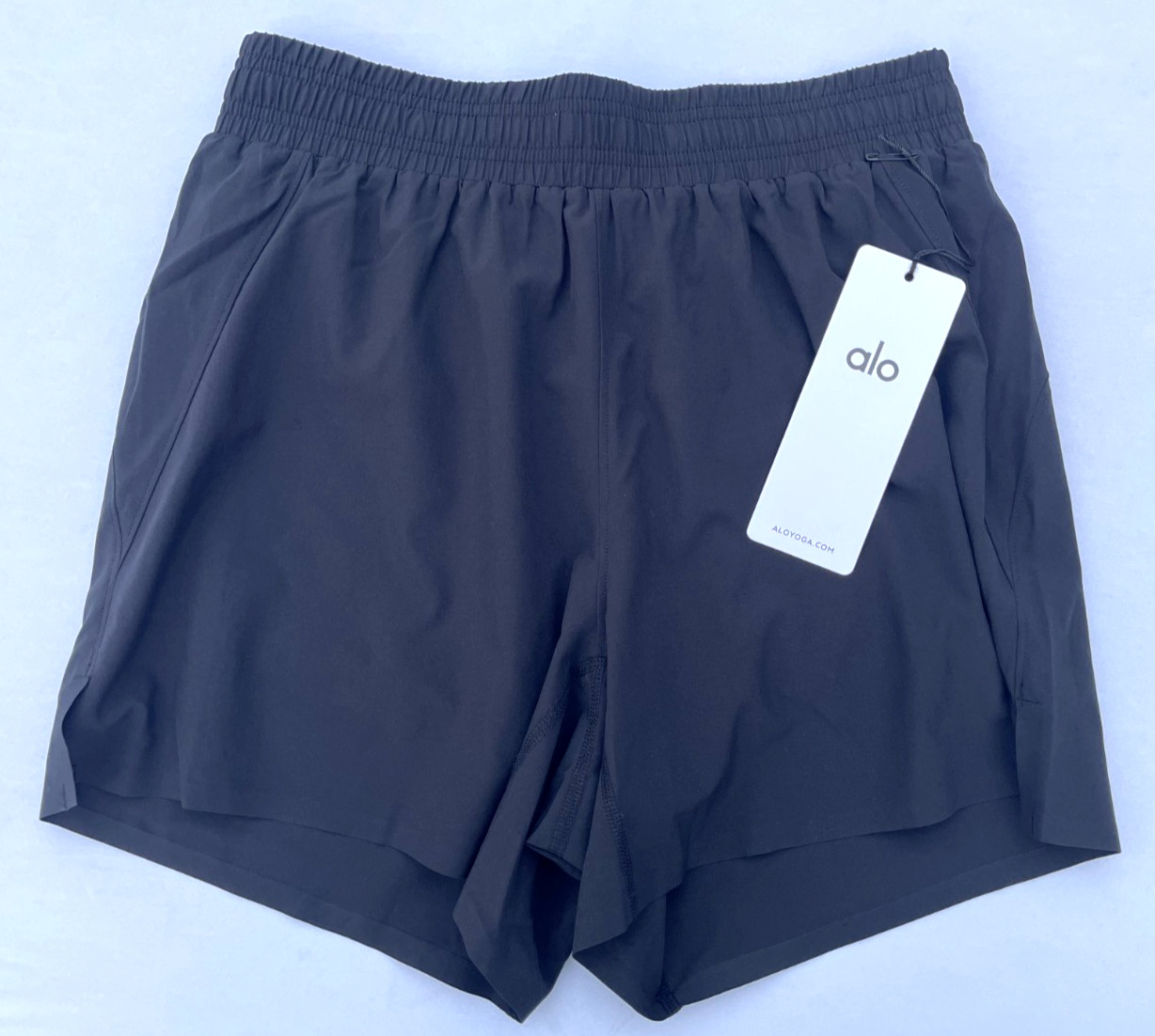 NWT – ALO Yoga 5″ Adapt Running Shorts – M6141R – S Small – BLACK