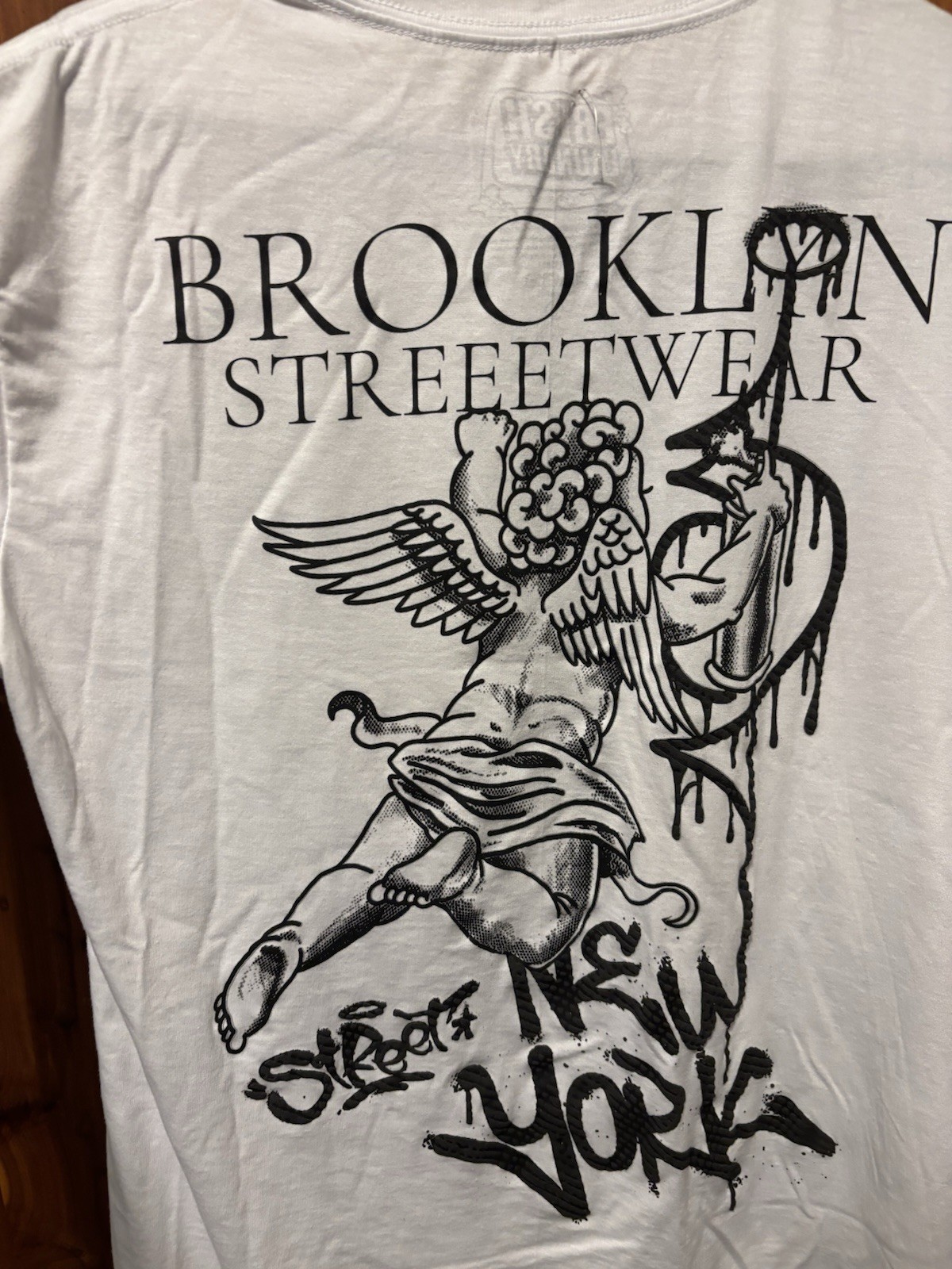 FRESH LAUNDRY Brooklyn Streetwear Men’s L White Crew Neck New York Graphic Tee