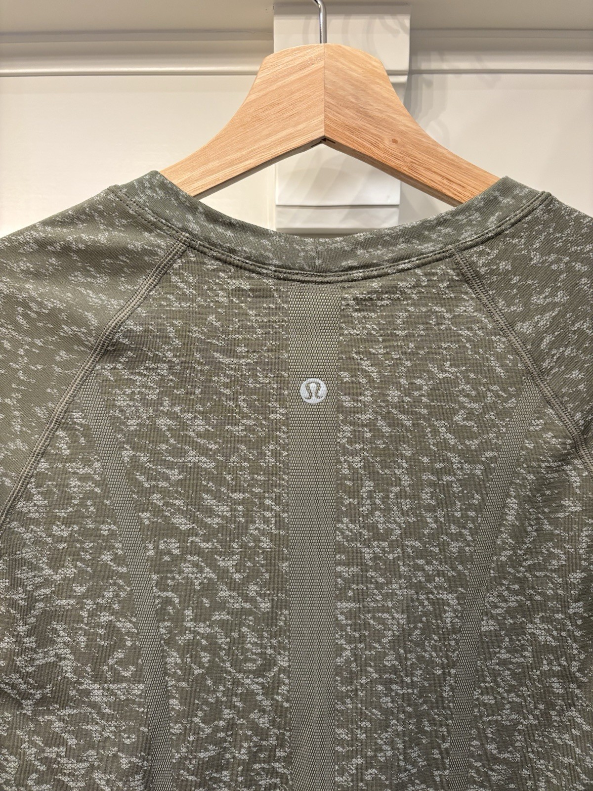 Lululemon Women’s Swiftly Tech Long Sleeve 2.0 Shirt Olive Green – Size 8