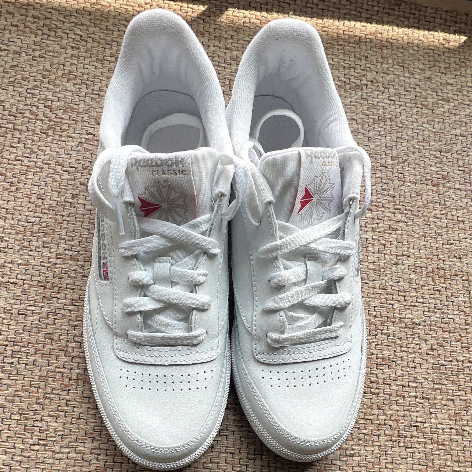 Reebok Classic White Lace-Up Low Top Solid Sneaker Men’s Activewear Casual