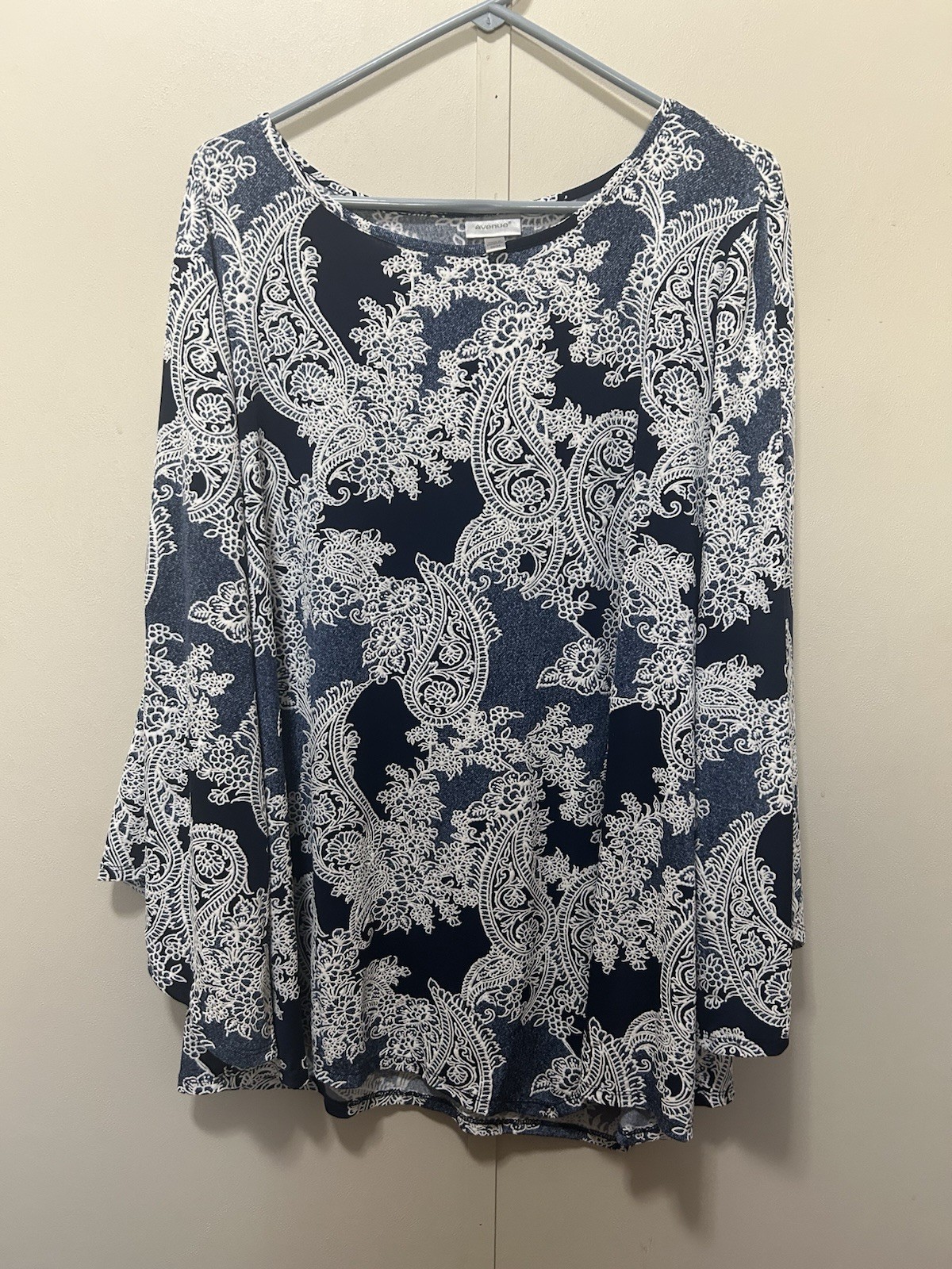 Avenue Women’s Blue Paisley Flutter Sleeve Blouse Textured 22/24