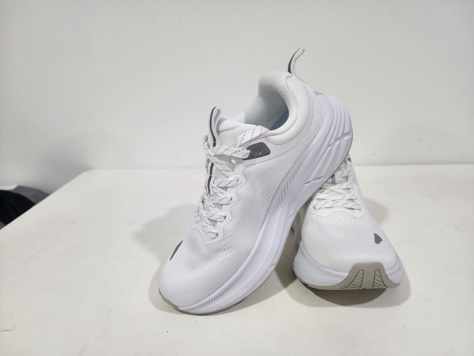 Nortiv8 Men’s Waking Shoes Size 8.5 In White One