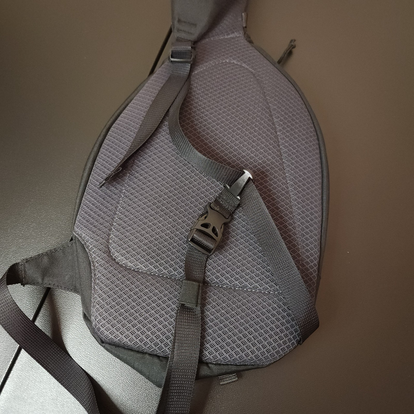 Patagonia Atom 8L Sling Bag Black Gray Crossbody Bull Skull Patch Hiking Travel