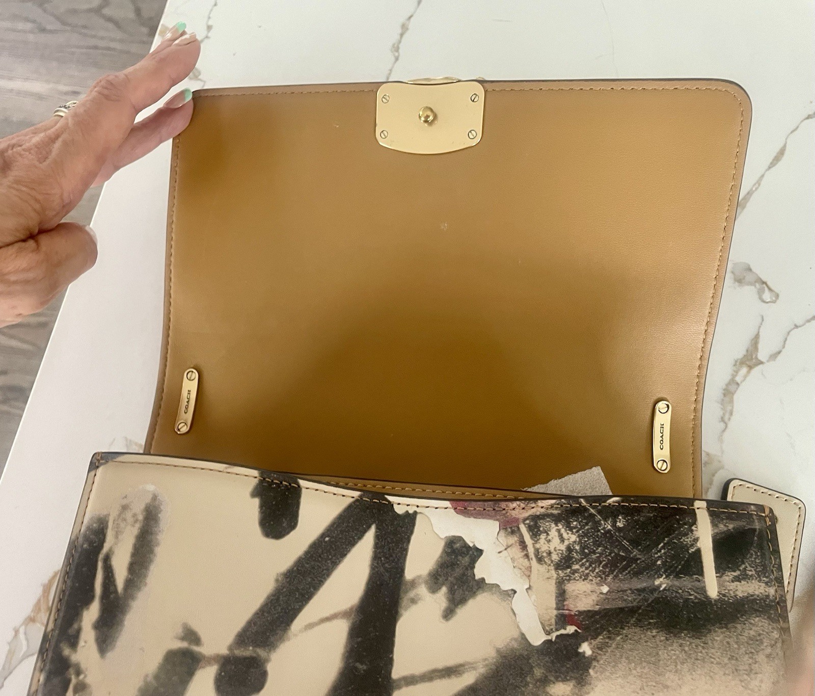 Coach X Mint & Serf Bandit Shoulder Bag Glovetanned Leather Ivory multi Graffiti