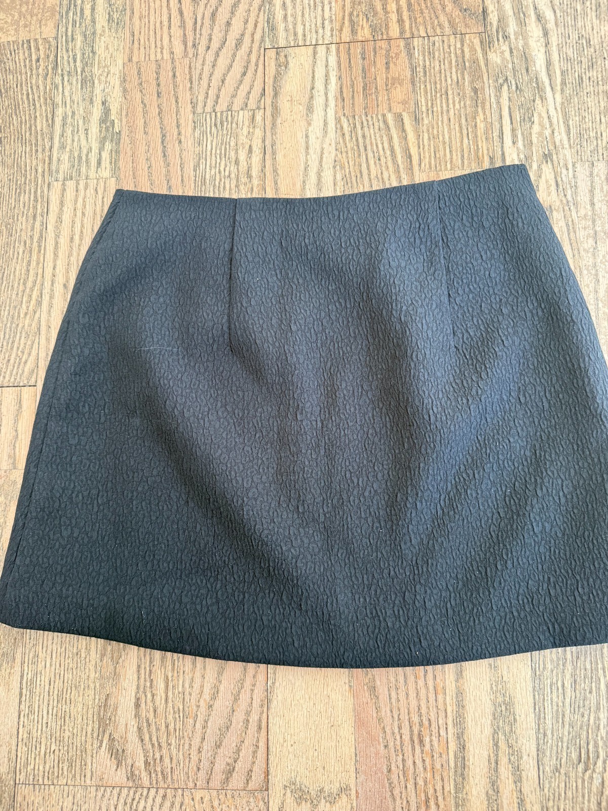 Forever 21 Women’s Black Textured wrap mini skirt size S