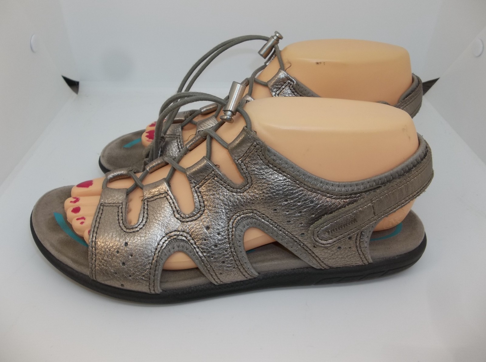 ECCO WOMENS SILVER METALLIC BLUMA TOGGLE GLADIATOR SANDAL SIZE 8 LEATHER